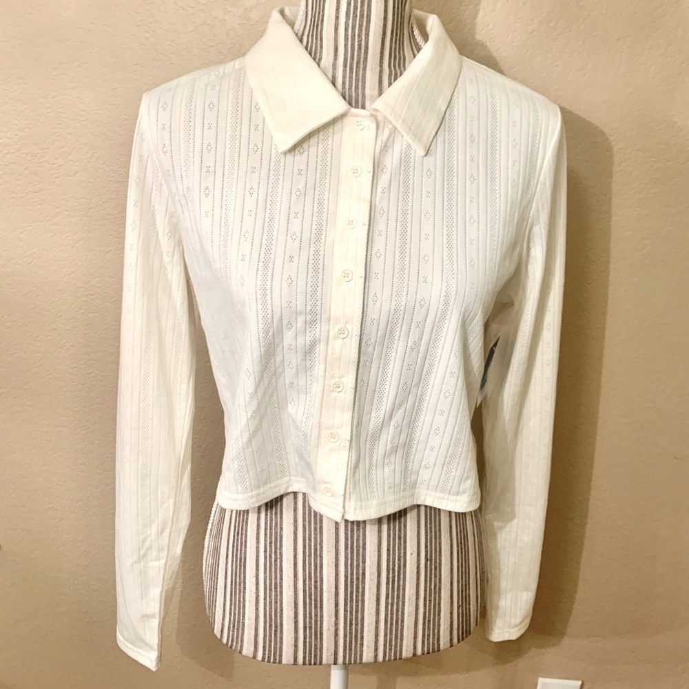 NWT Crop Top Large Abound Cream Geometric pattern Long Sleeved ButtonUp Collar